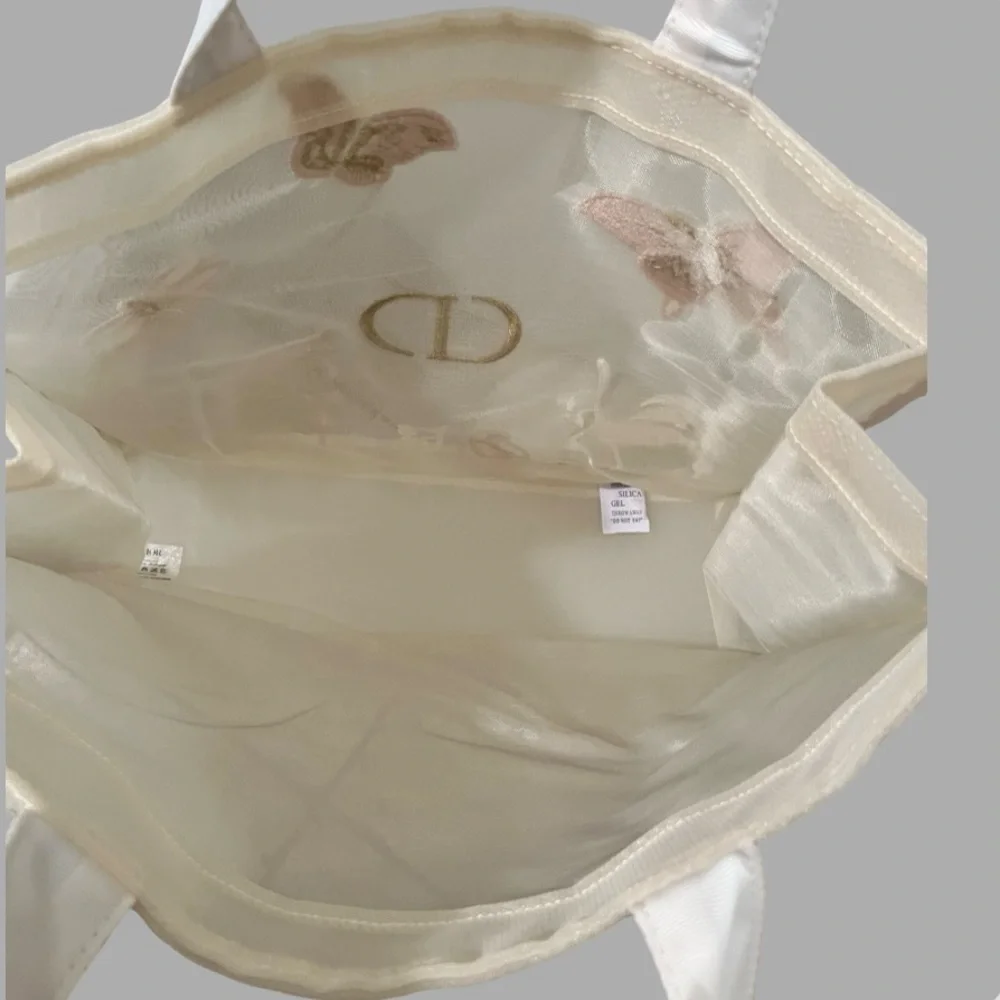 Stylish Dior Beauty GWP tote.
Cream Lace tote with embroidered buttertly - Picture 7 of 14